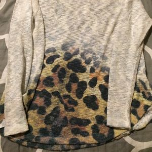 Size lg boutique lightweight cheetah print sweater